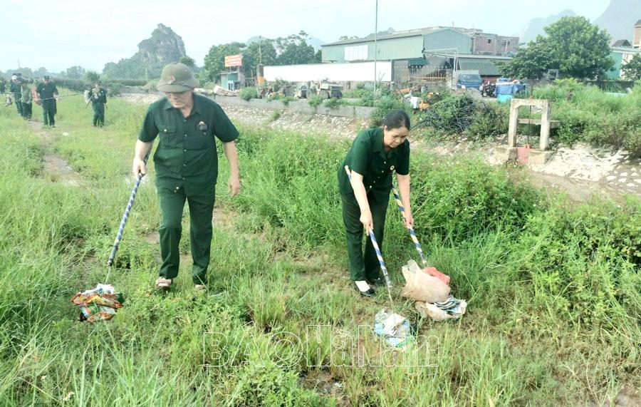 Hội Cựu chiến binh thị trấn Kiện Khê tích cực tham gia bảo vệ môi trường