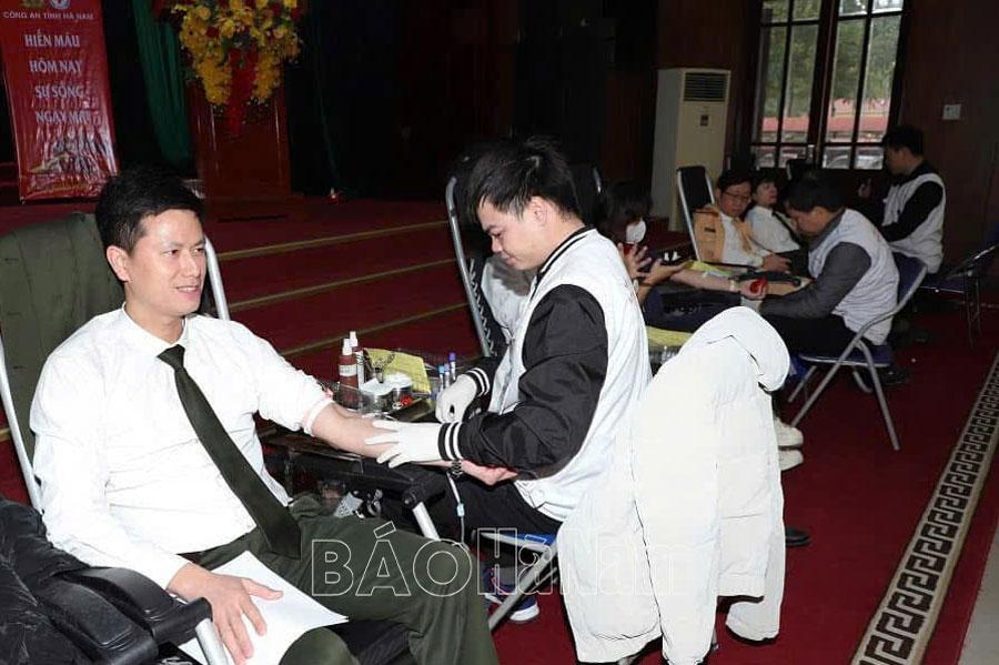 Những việc làm thiết thực theo gương Bác của tuổi trẻ Công an tỉnh