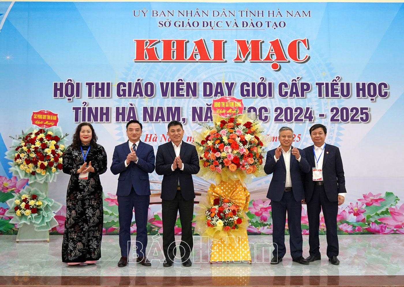 56 giáo viên tham gia Hội thi Giáo viên dạy giỏi cấp tiểu học năm học 2024-2025