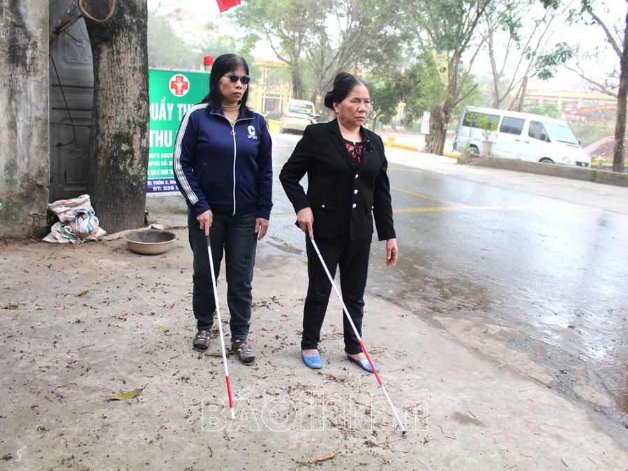 Cây gậy trắng – Ánh sáng cho người khiếm thị