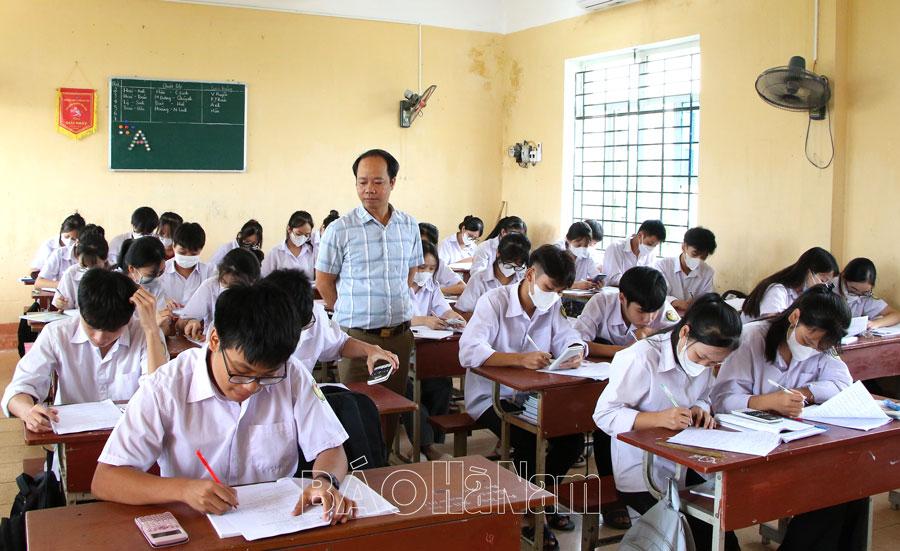 Các nhà trường thực hiện ôn tập cho học sinh cuối cấp