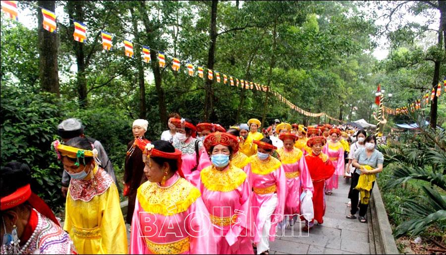 Tháng ba trẩy hội chùa Đọi