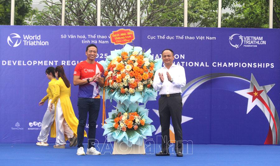 Khai mạc Giải Triathlon Cup thế giới và Giải Vô địch Triathlon quốc gia năm 2025