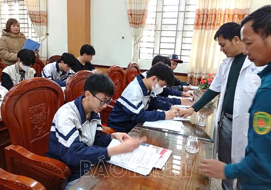 Các địa phương tổ chức đăng ký nghĩa vụ quân sự lần đầu cho nam công dân đủ 17 tuổi