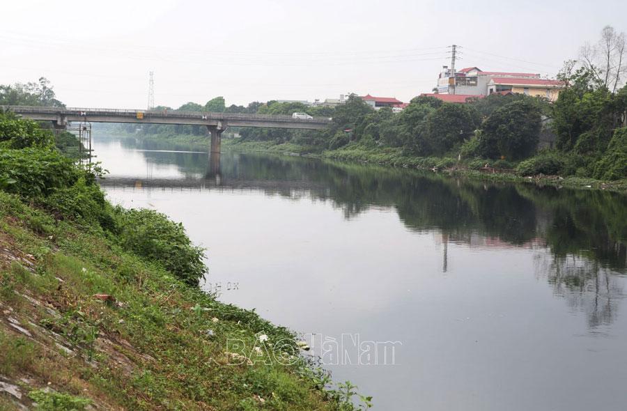 Nước sông Nhuệ ô nhiễm nghiêm trọng