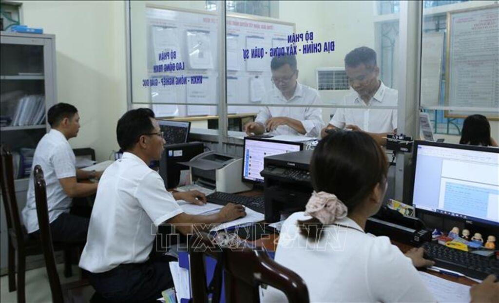 Định hướng về tổ chức bộ máy, cán bộ, công chức, viên chức đối với chính quyền địa phương cấp xã