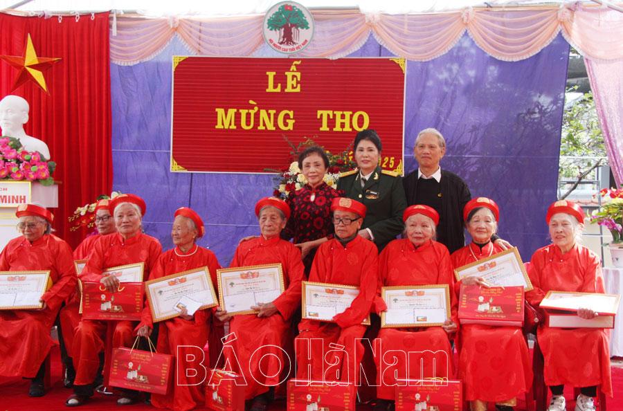 Phát huy vai trò người cao tuổi trong xây dựng gia đình văn hóa