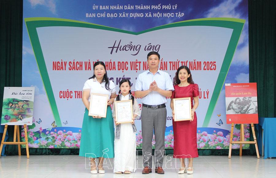 Trao giải cuộc thi “Video sách - Cảm hứng đọc” thành phố Phủ Lý năm học 2024-2025