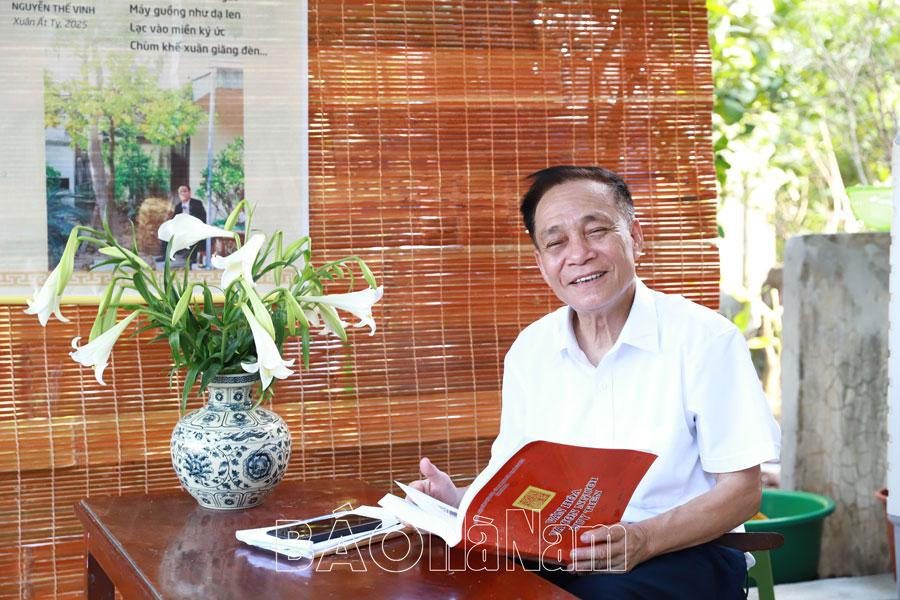 Nhà thơ, nhà nghiên cứu văn hóa dân gian Nguyễn Thế Vinh: Sách vừa là người thầy, vừa là người bạn đường