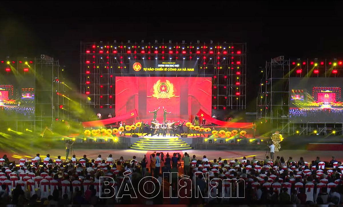 Những hình ảnh ấn tượng tại Chương trình nghệ thuật “Tự hào chiến sỹ Công an Hà Nam”.