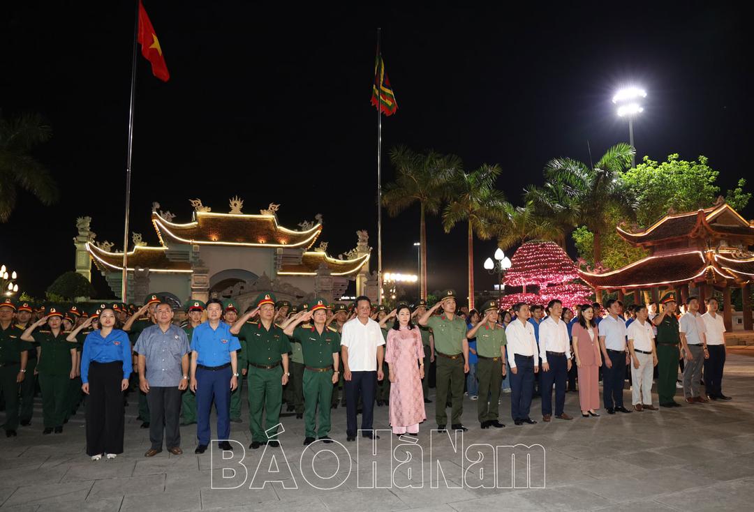 Thắp nến tri ân các Anh hùng liệt sỹ