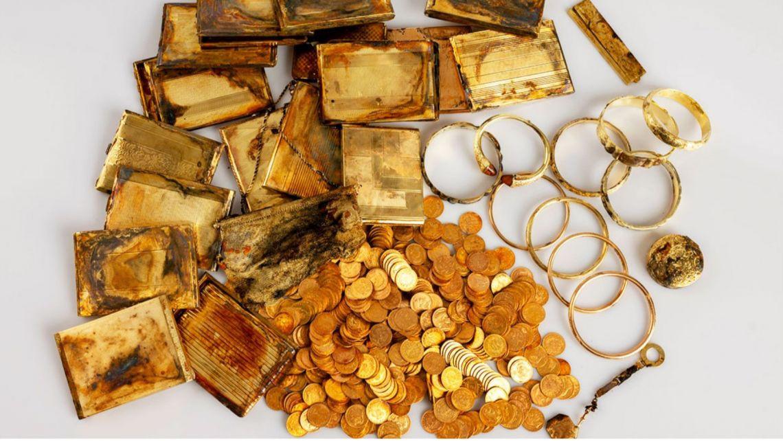 2 du khách phát hiện kho báu chứa nhiều trang sức và 3,7kg vàng