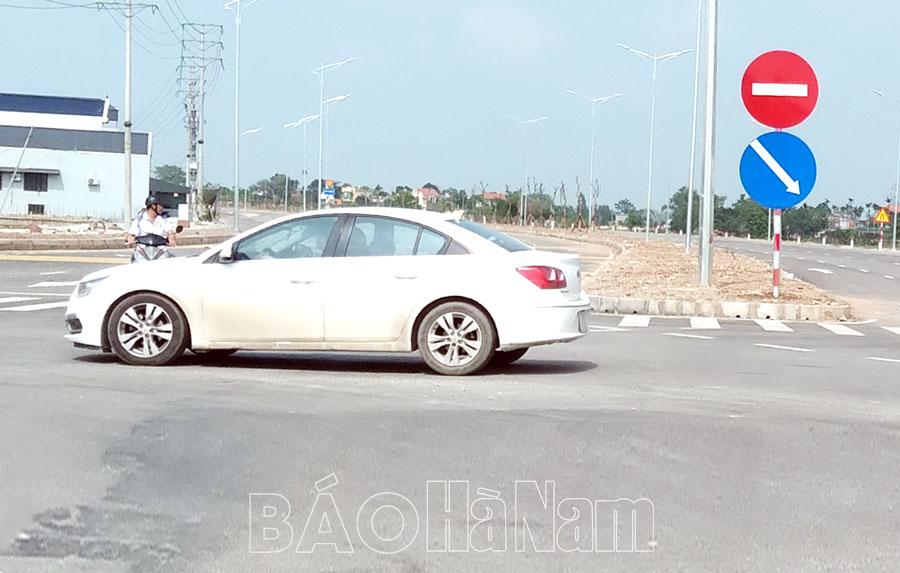 Tăng cường bổ sung thiết bị, biển báo bảo đảm an toàn giao thông