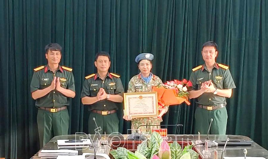 Khen thưởng lực lượng tham gia diễu binh, diễu hành Lễ kỷ niệm 50 năm Ngày Giải phóng miền Nam