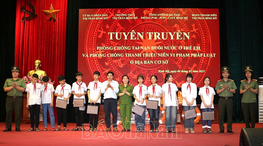Tuyên truyền phòng, chống đuối nước cho học sinh Trường THCS thị trấn Bình Mỹ