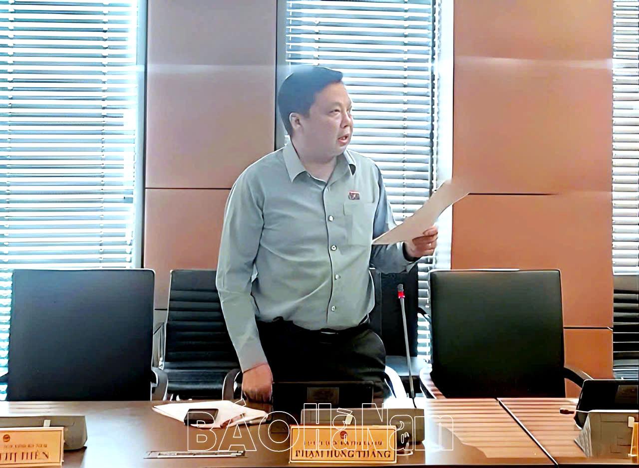 Đoàn đại biểu Quốc hội Hà Nam thảo luận ở tổ về các dự án luật