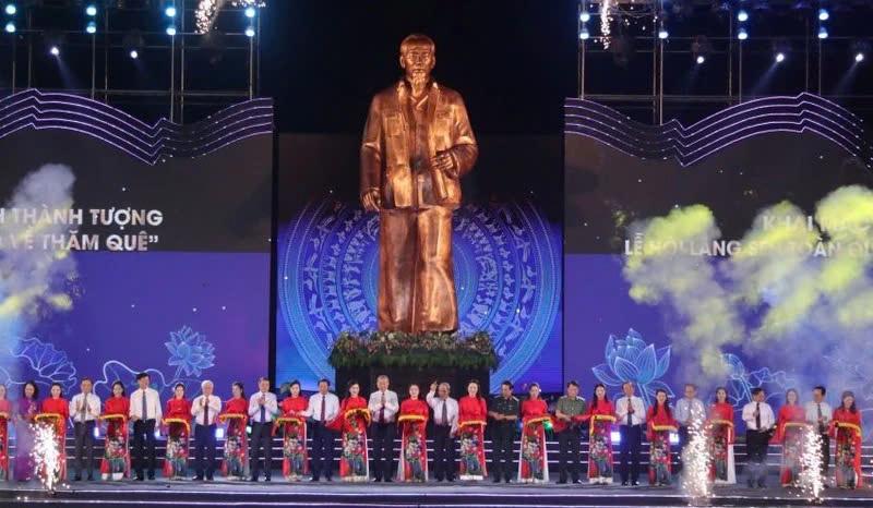 Tổng Bí thư Tô Lâm dự khai mạc Lễ hội Làng Sen 2025