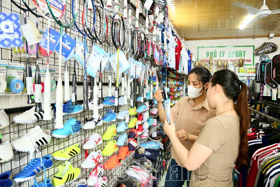 Đa dạng thị trường thời trang thể thao