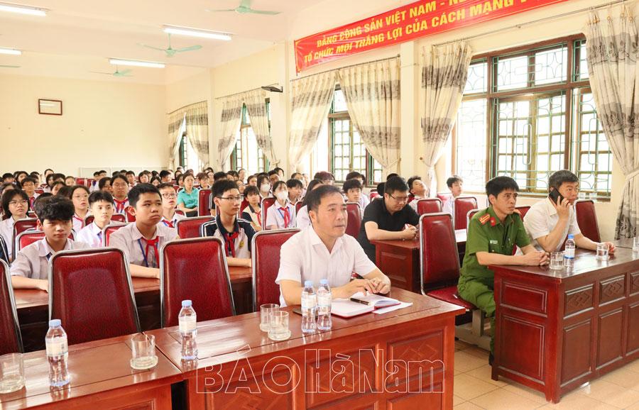 Tuyên truyền phòng ngừa đuối nước, phòng chống thuốc lá điện tử cho học sinh Trường THCS Trần Quốc Toản