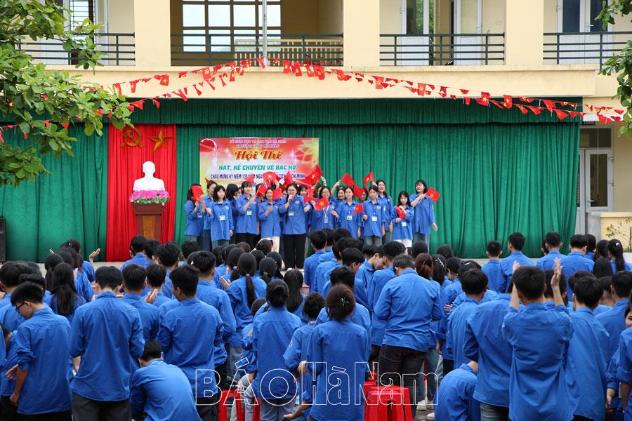 Trường THPT Lê Hoàn thi hát, kể chuyện về Bác Hồ