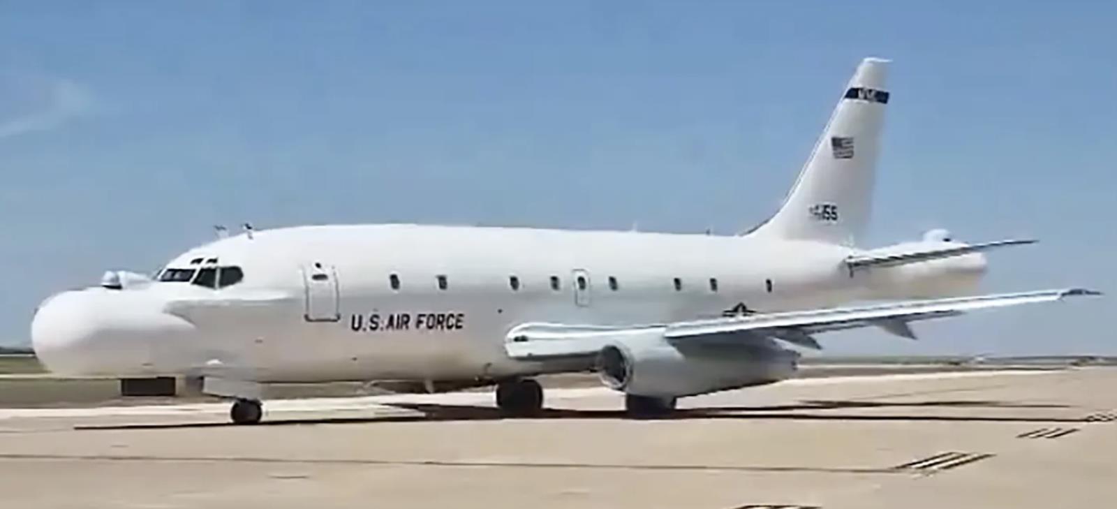 Đằng sau sự xuất hiện của chiếc máy bay bí ẩn nhất thế giới