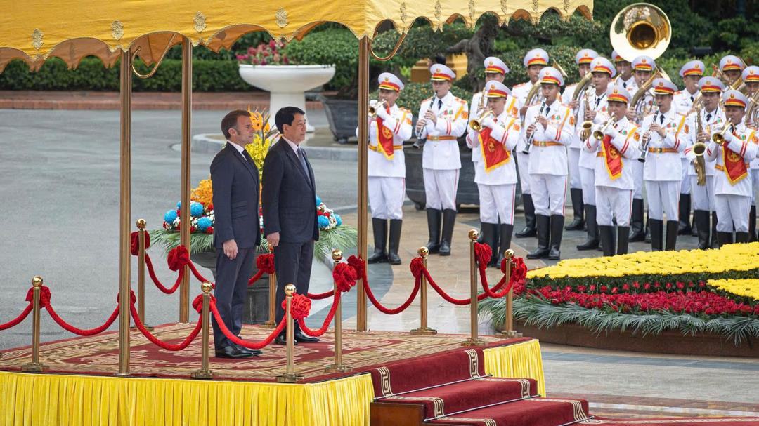 Chủ tịch nước Lương Cường chủ trì Lễ đón cấp Nhà nước Tổng thống Cộng hòa Pháp