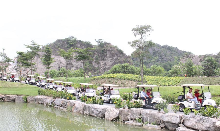 Đoàn famtrip khảo sát, trải nghiệm các khu, điểm du lịch nổi bật của tỉnh