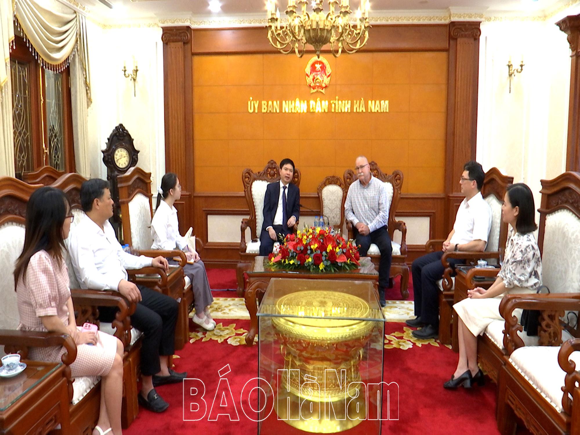 Đồng chí Bí thư Tỉnh ủy Trương Quốc Huy làm việc với các doanh nghiệp