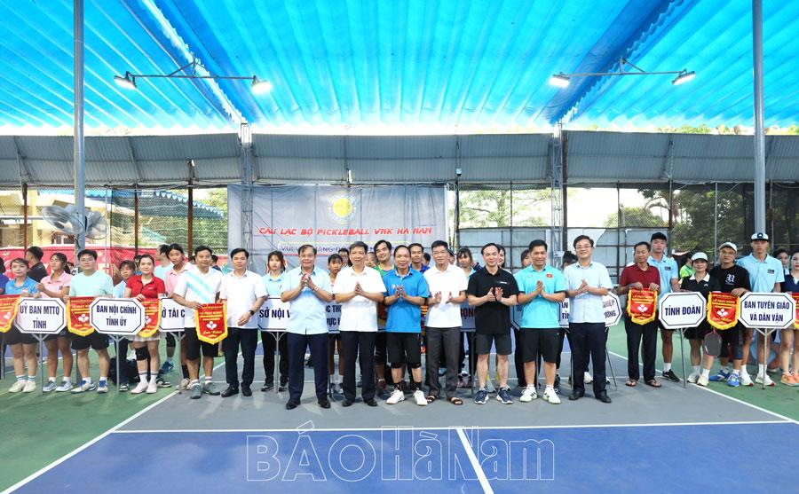 Phát động Cuộc vận động "Toàn dân rèn luyện thân thể theo gương Bác Hồ vĩ đại"