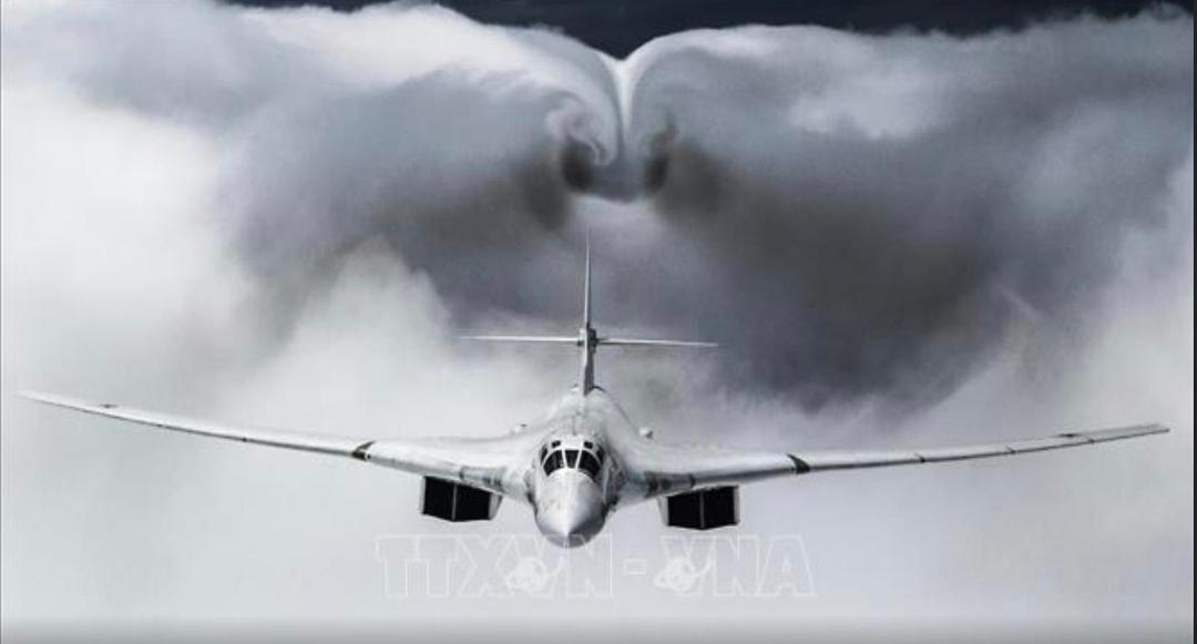 Nga bất ngờ điều hai máy bay ném bom nguy hiểm nhất thế giới tới cách Mỹ chỉ 650km