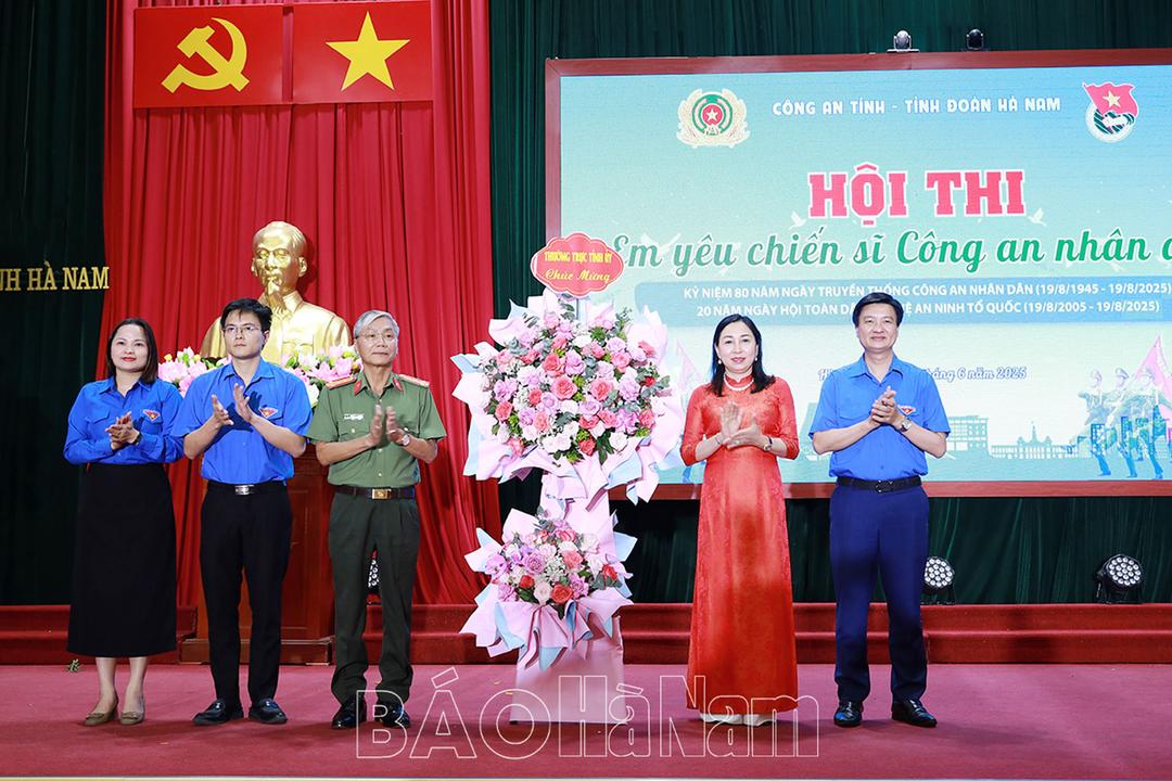 Hội thi “Em yêu chiến sĩ Công an nhân dân”