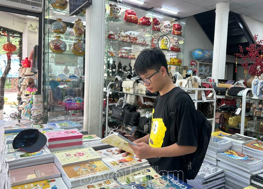 Bảo đảm nguồn cung sách giáo khoa, đồ dùng học tập phục vụ năm học mới