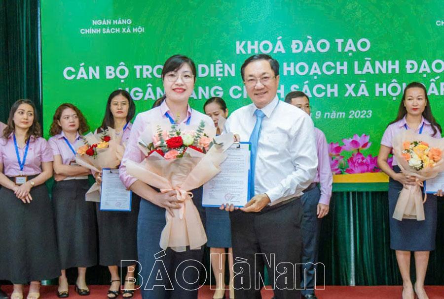 Nữ Giám đốc Phòng Giao dịch Ngân hàng Chính sách xã hội tận tụy vì dân