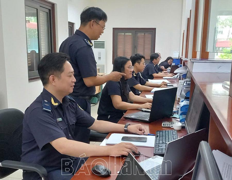 Hải quan Hà Nam triển khai hệ thống đánh giá chất lượng phục vụ của công chức