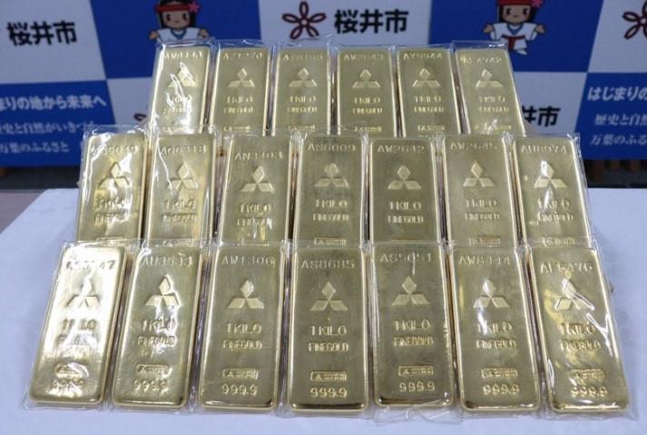 Cụ ông giấu tên tặng 20 thỏi vàng cho thành phố