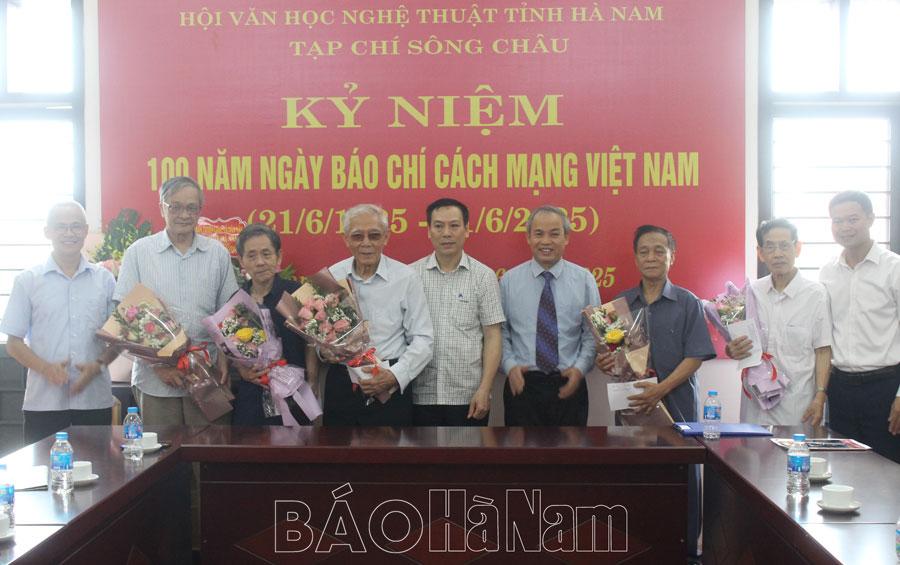 Gặp mặt tri ân các thế hệ lãnh đạo Tạp chí Sông Châu