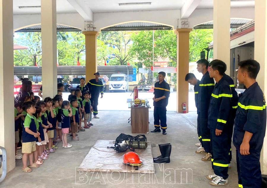 Tuyên truyền, trải nghiệm, thực hành chữa cháy và cứu nạn, cứu hộ