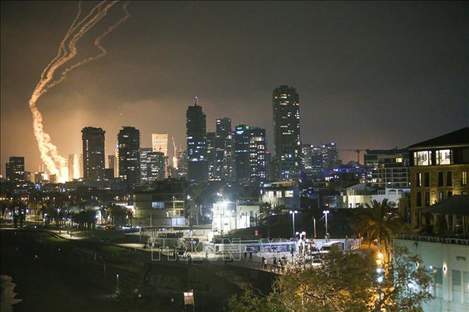 Căng thẳng Israel-Iran: Nhiều nước ban hành cảnh báo an ninh, khuyến cáo đi lại khẩn cấp