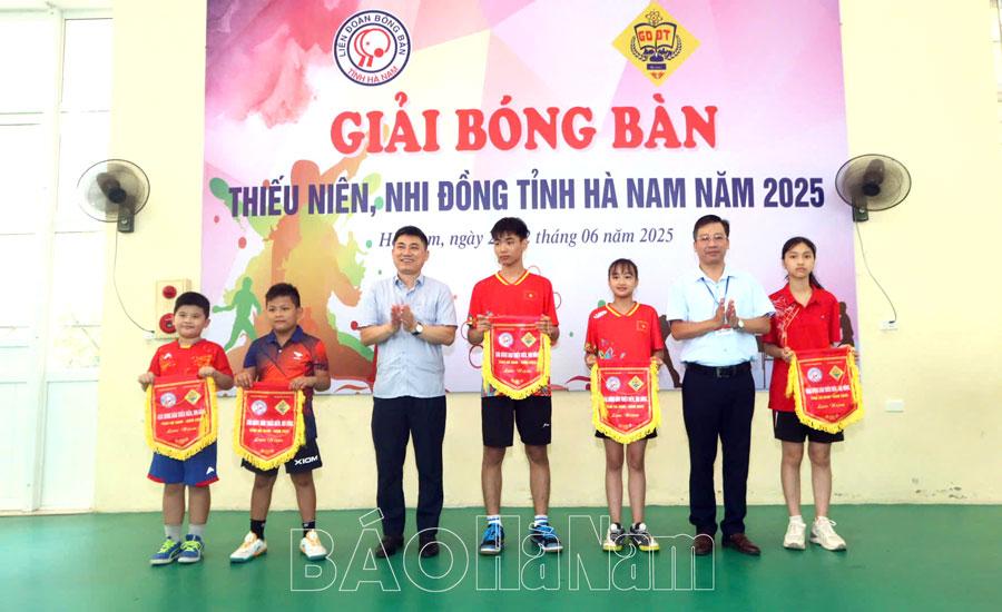 Sôi nổi Giải Bóng bàn thiếu niên, nhi đồng tỉnh Hà Nam năm 2025