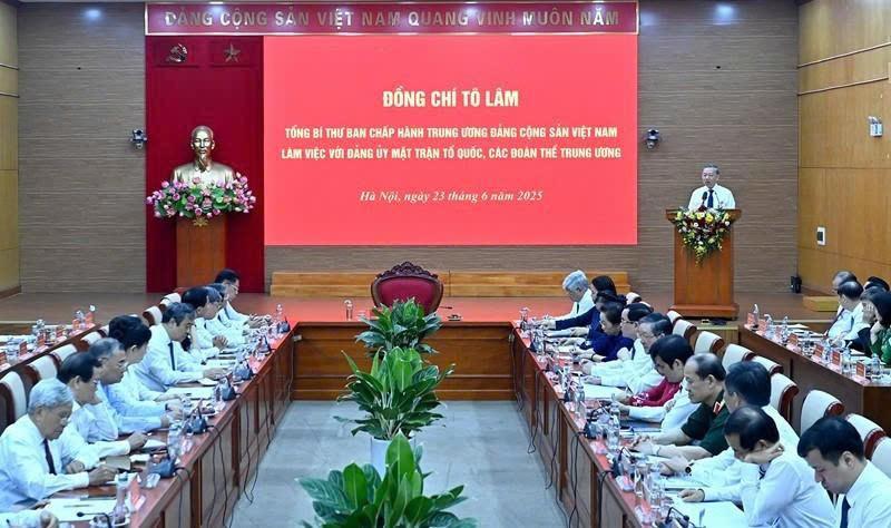 Tiếp tục là cầu nối vững chắc trong mối quan hệ máu thịt “Đảng vì dân, dân tin Đảng”