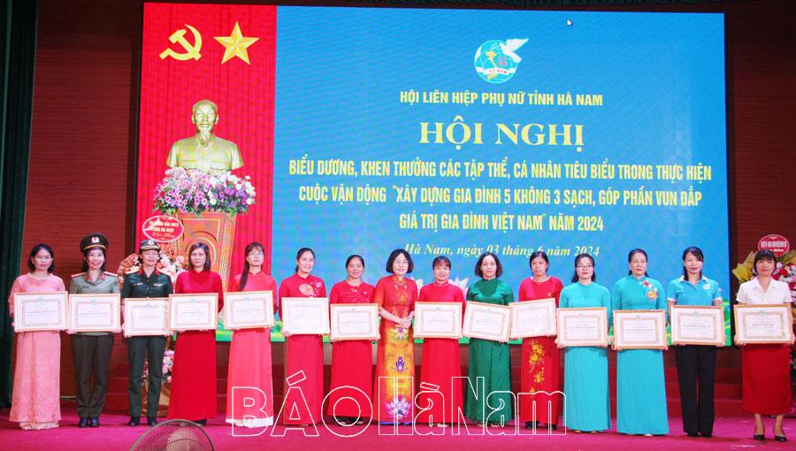 Phụ nữ Hà Nam với cuộc vận động “Xây dựng gia đình 5 không, 3 sạch”