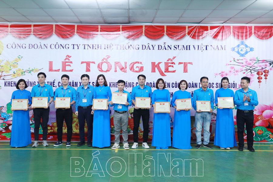 Phát triển đảng viên trong công nhân lao động