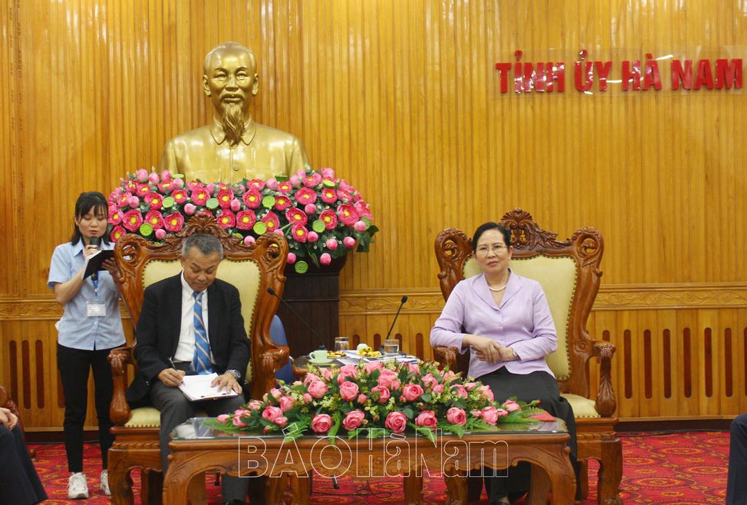 Đồng chí Bí thư Tỉnh ủy Lê Thị Thủy tiếp và làm việc với Tổng Giám đốc Công ty TNHH Hệ thống dây dẫn Sumi Việt Nam