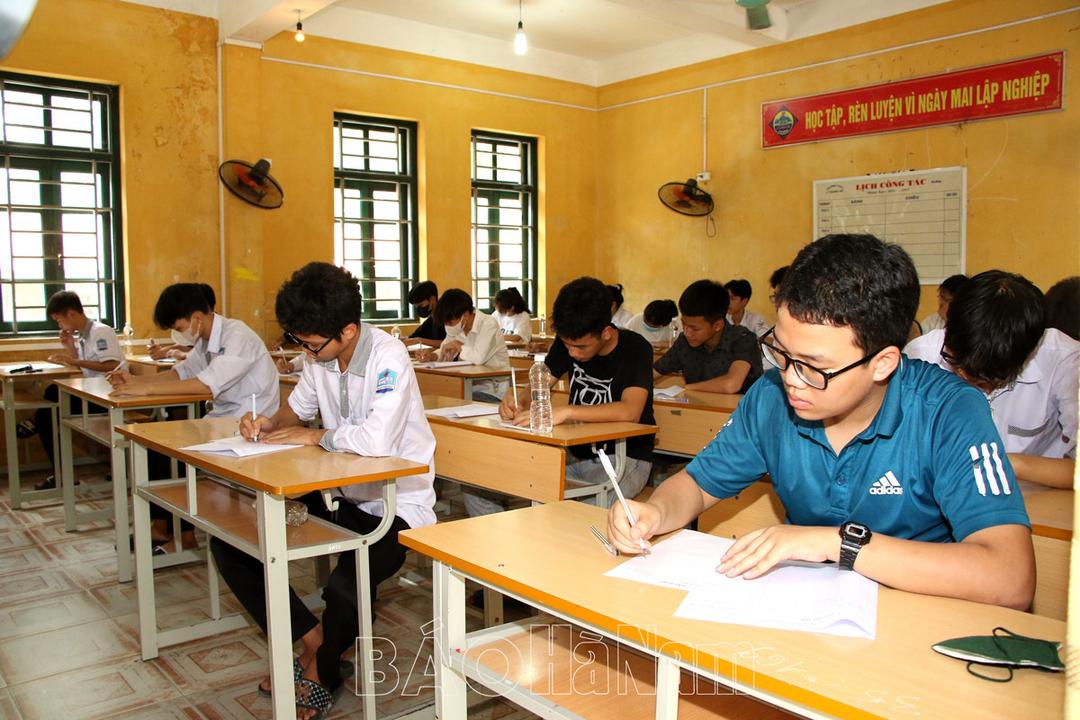 Ngày đầu Kỳ thi tuyển sinh lớp 10 không chuyên: Đề thi môn Ngữ văn không khó nhưng có độ mở