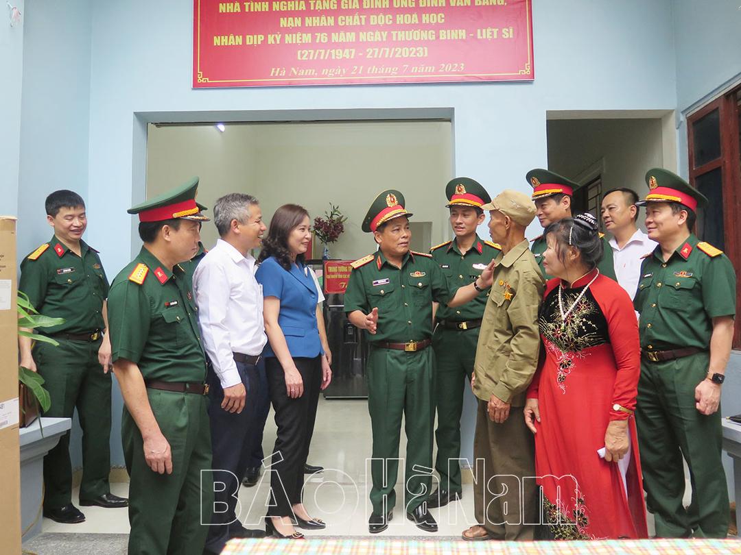 Tổng cục Kỹ thuật Bộ Quốc phòng phối hợp khánh thành bàn giao nhà tình nghĩa cho đối tượng chính sách tại thị trấn Ba Sao