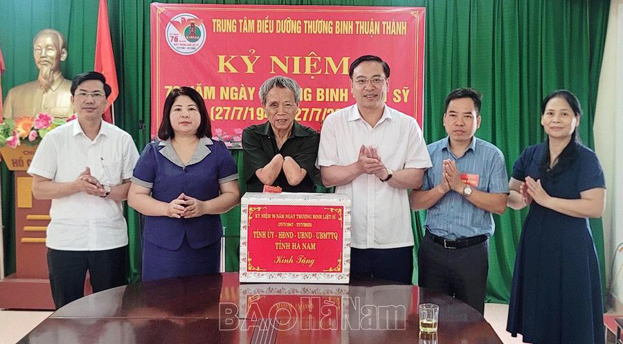 Lãnh đạo tỉnh thăm, tặng quà Trung tâm điều dưỡng TBB tại Bắc Giang, Bắc Ninh