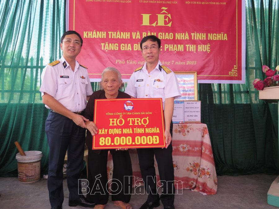 Tổng Công ty Tân Cảng Sài Gòn phối hợp khánh thành trao nhà tình nghĩa tặng đối tượng chính sách xã Phù Vân