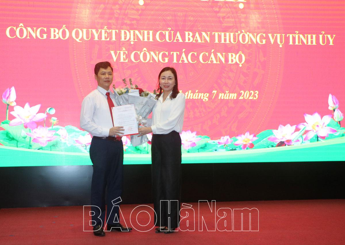 Công bố Quyết định của Ban Thường vụ Tỉnh ủy chuẩn y Phó Bí thư Huyện ủy Kim Bảng