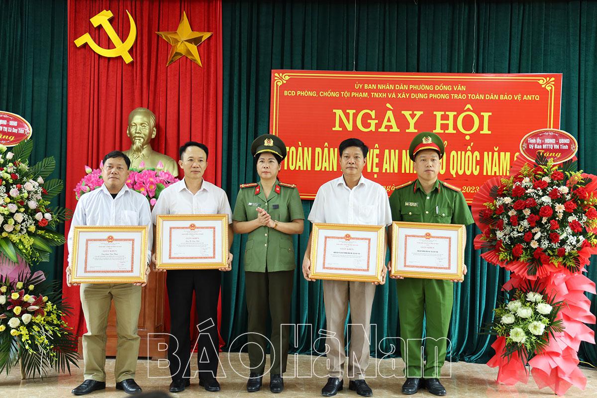 Ngày hội Toàn dân bảo vệ an ninh Tổ quốc tại phường Đồng Văn