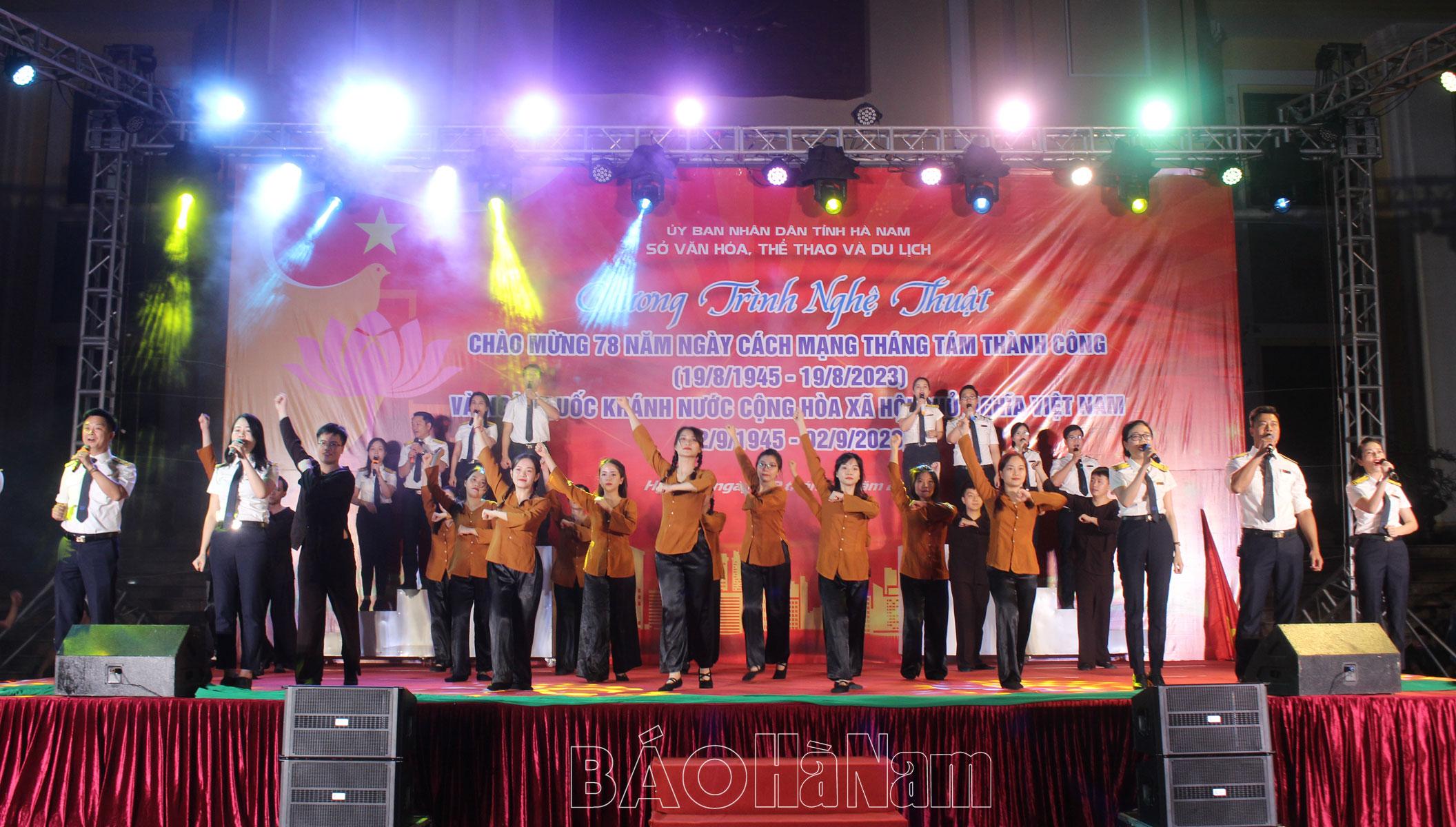 Biểu diễn nghệ thuật “Vững bền một cõi non sông” tại Trung tâm Văn hoá Nghệ thuật Hà Nam